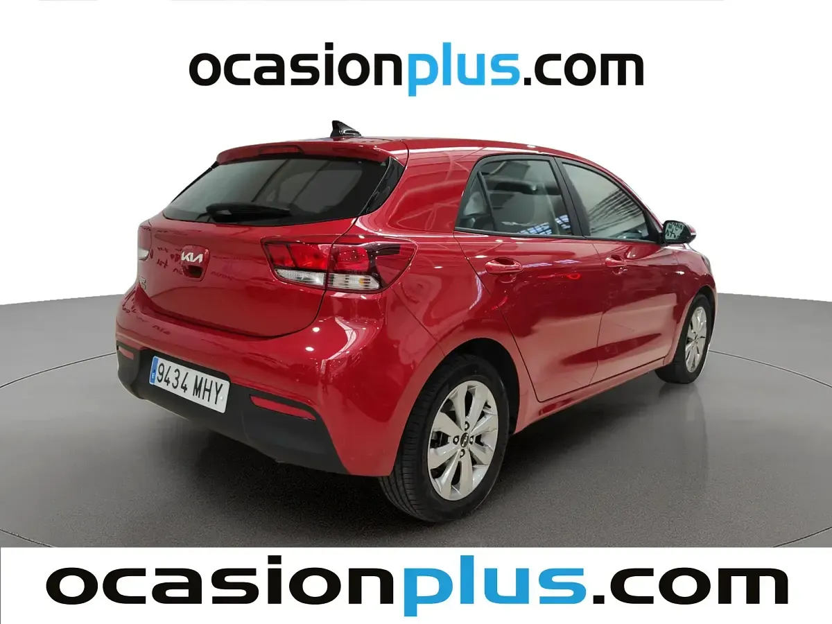 Usado Kia Rio 100 CV (73 kW) 2023 Rojo Utilitario