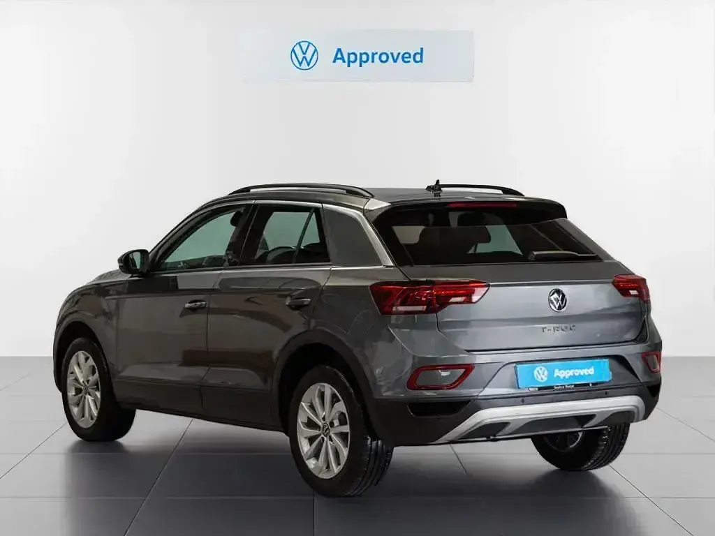Usado VW T-Roc Life 150 CV (110 kW) 2023 Gris SUV