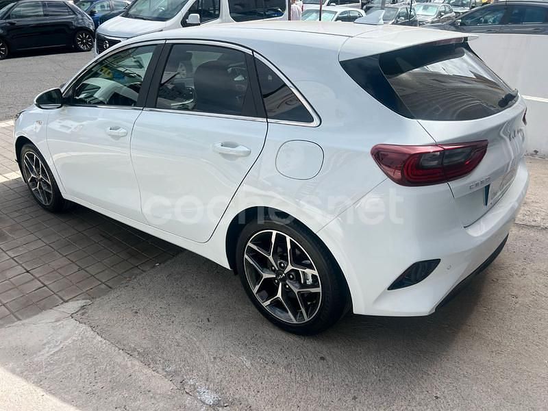 Usado Kia Ceed 120 CV (88 kW) 2023 Blanco Utilitario