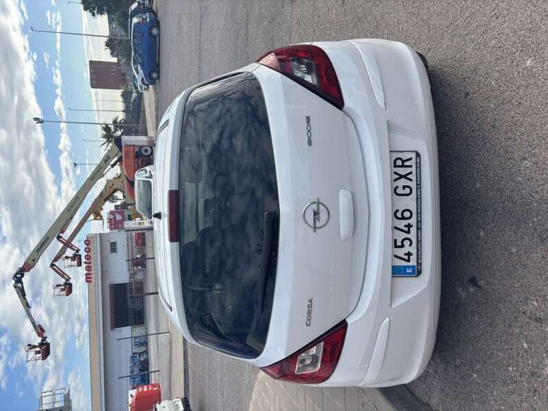 Blanco Usado 2010 Opel Corsa Cosmo Utilitario | 4500 € (Precio justo) - Imagen 1/4