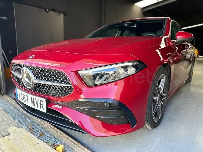 Usado Mercedes A180 116 CV (85 kW) 2025 Rojo Berlina