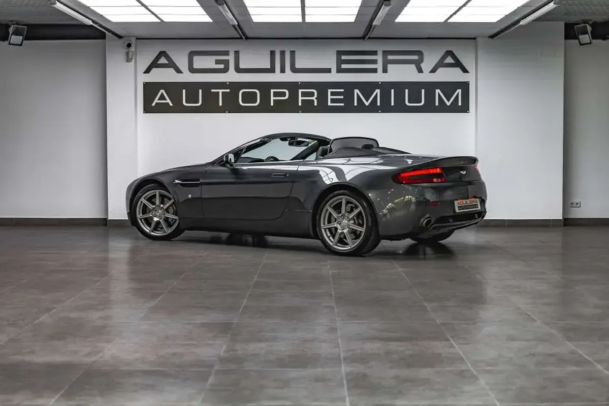 Usado Aston Martin Vantage 379 CV (278 kW) 2007 Gris Coupe