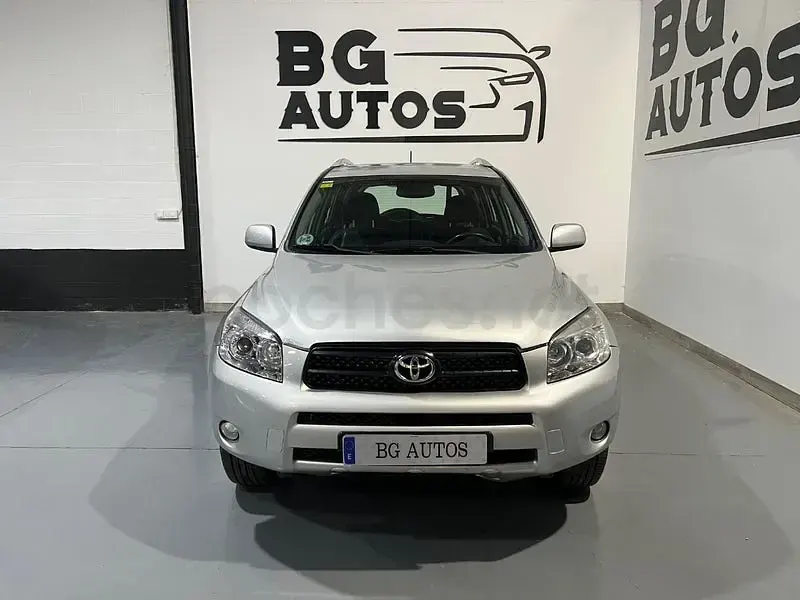 Usado Toyota RAV4 Luna 136 CV (100 kW) 2007 Gris / plata SUV