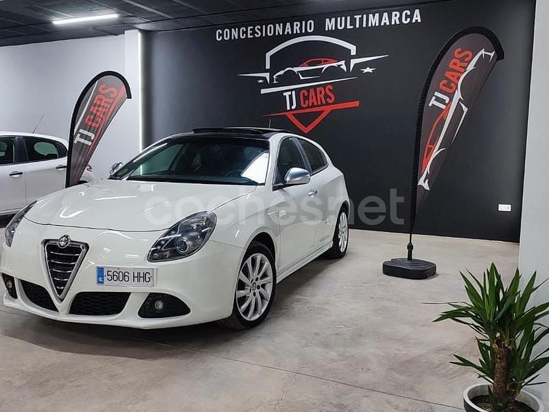 Blanco Usado 2012 Alfa Romeo Giulietta Distinctive Utilitario | 9990 € (Precio justo) - Imagen 1/4