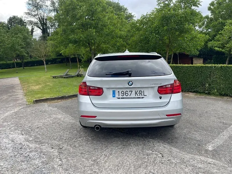 Usado BMW 318 Comfort Edition 143 CV (105 kW) 2014 Gris / plata Familiar