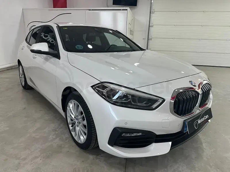 Usado BMW 118 Comfort Edition 140 CV (102 kW) 2020 Blanco Utilitario