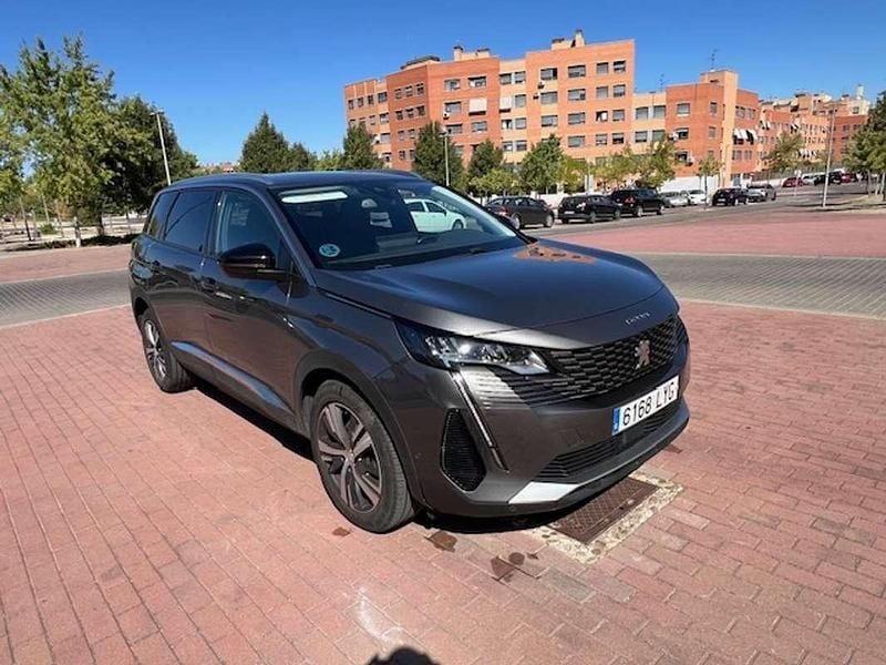 Usado Peugeot 5008 Style 131 CV (96 kW) 2022 Gris SUV