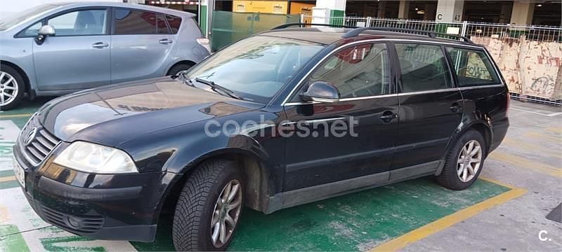 Negro Usado 2004 VW Passat Comfortline Familiar | 3300 € (Precio justo) - Imagen 1/4