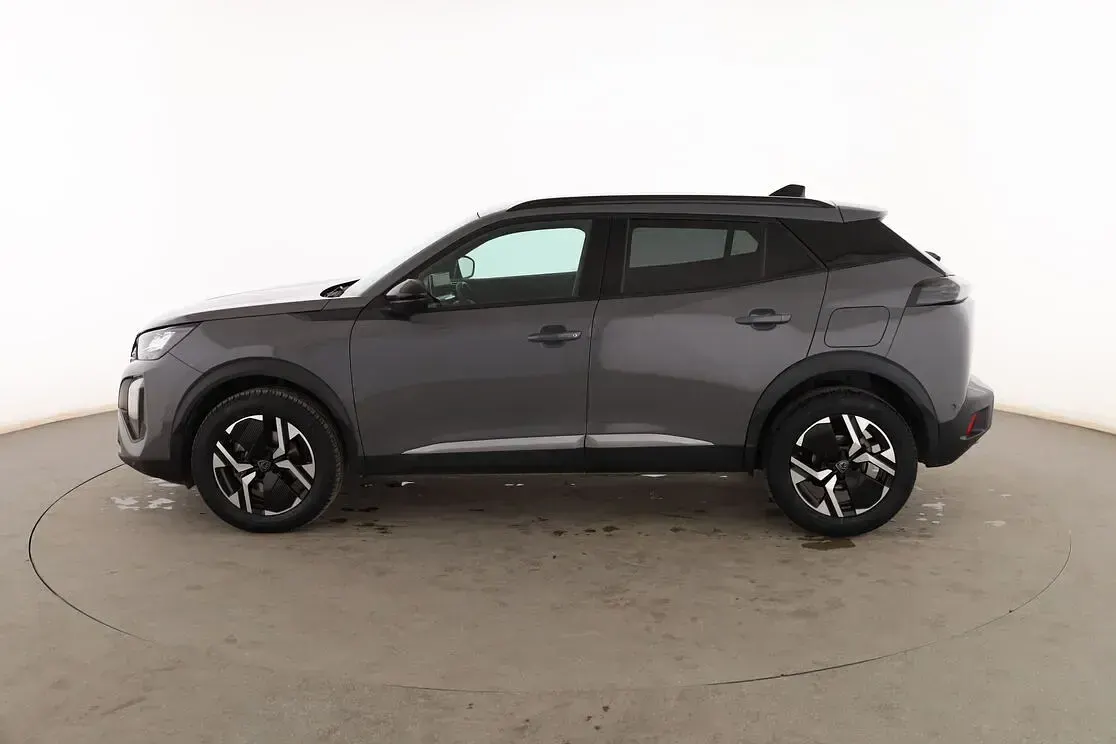 Usado Peugeot 2008 Allure 136 CV (100 kW) 2024 Gris SUV