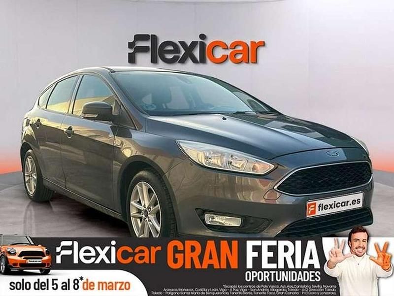 Usado Ford Focus Trend 101 CV (74 kW) 2017 Gris Utilitario