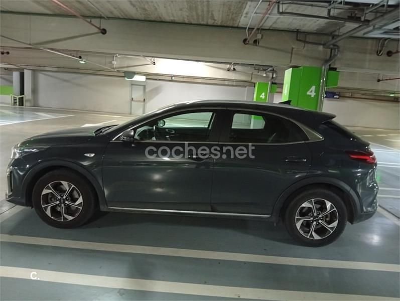 Usado Kia XCeed 120 CV (88 kW) 2023 Gris / plata SUV