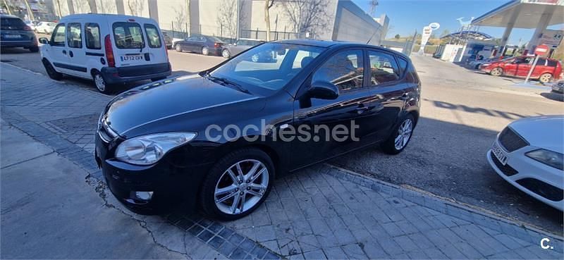Usado Hyundai i30 Premium 140 CV (102 kW) 2010 Negro Berlina