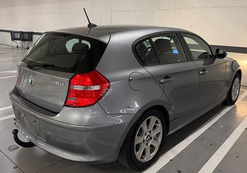 Usado BMW 118 143 CV (105 kW) 2012 Gris Utilitario