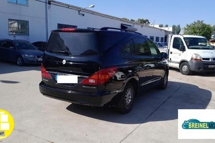 Usado SsangYong Rodius Limited 155 CV (114 kW) 2013 Negro Monovolumen