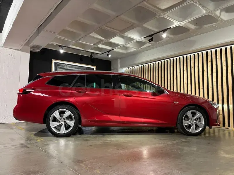 Usado Opel Insignia GS Line 122 CV (89 kW) 2021 Granate Familiar