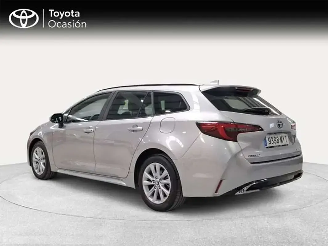Usado Toyota Corolla Active 140 CV (102 kW) 2025 Plateado Familiar