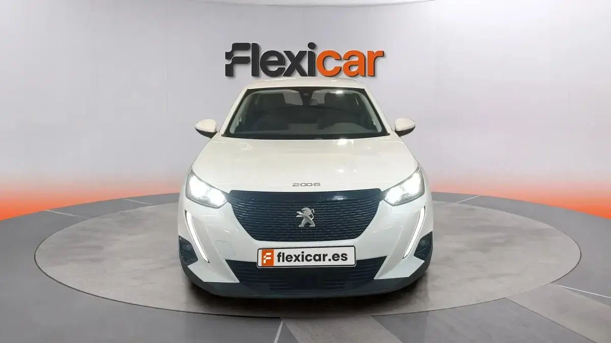 Usado Peugeot 2008 Active 110 CV (80 kW) 2021 Blanco SUV