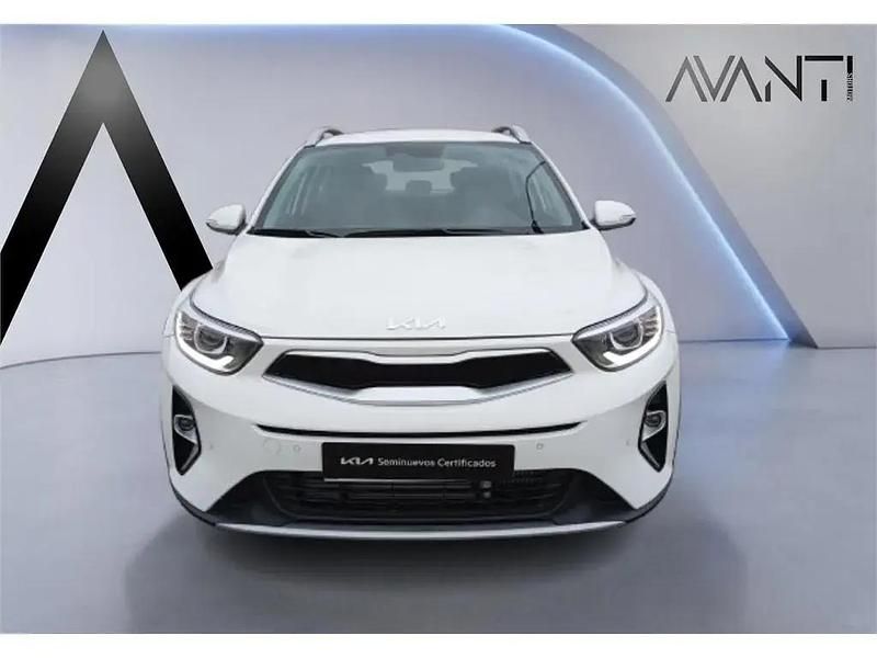 Usado Kia Stonic 101 HP (74 kW) 2025 Branco SUV