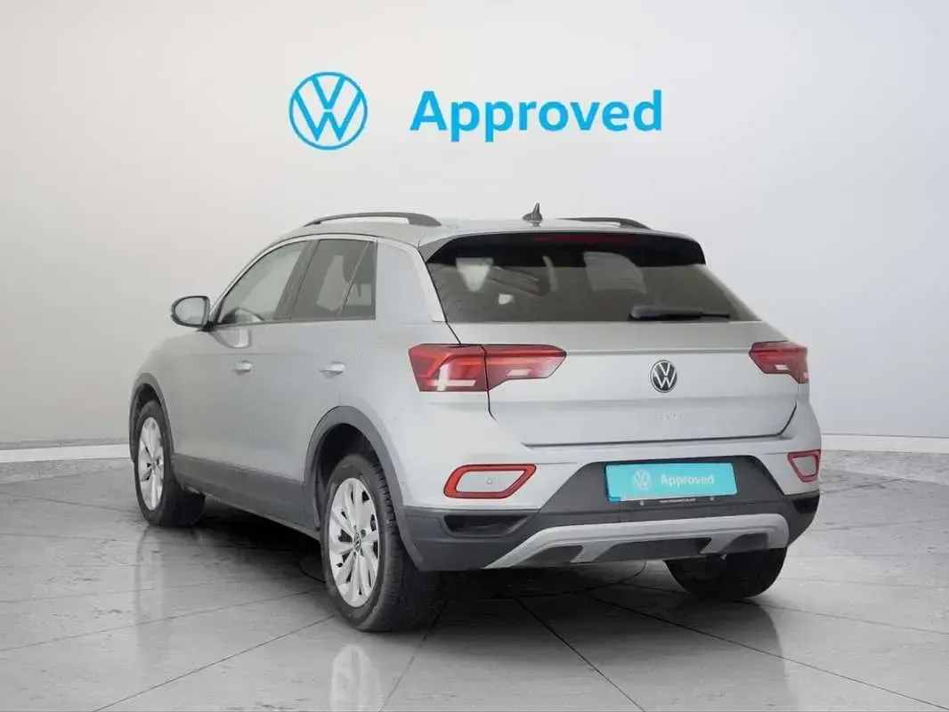 Usado VW T-Roc 116 CV (85 kW) 2025 Gris SUV