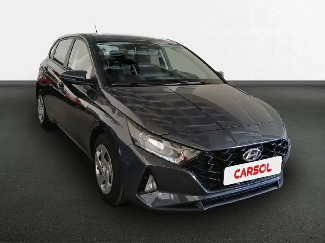 Usado Hyundai i20 101 CV (74 kW) 2022 Gris Berlina