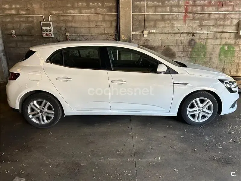 Usado Renault Mégane LIMITED 95 CV (69 kW) 2020 Blanco Berlina
