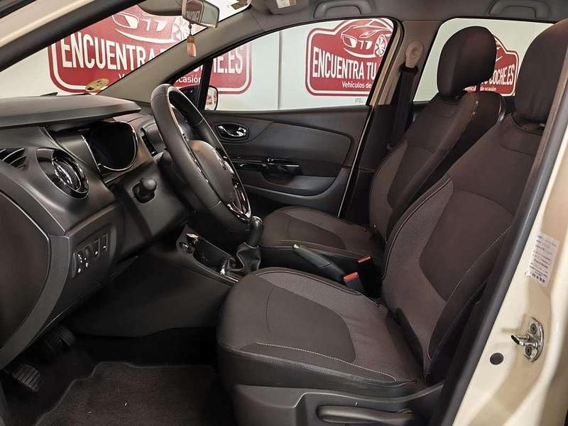 Usado Renault Captur Intens 90 CV (66 kW) 2015 Beige SUV