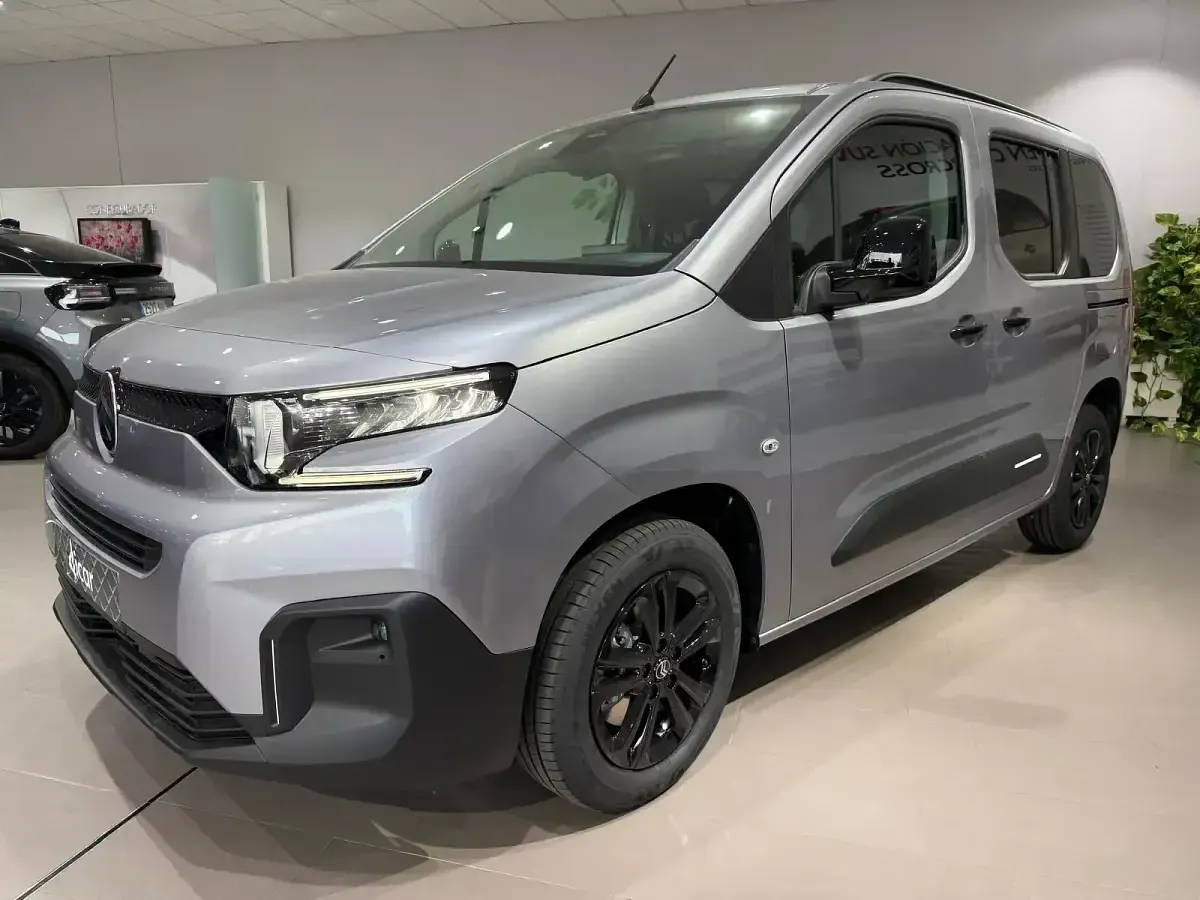 Nuevo Citroën Berlingo 100 CV (73 kW) 2026 Gris / plata Monovolumen