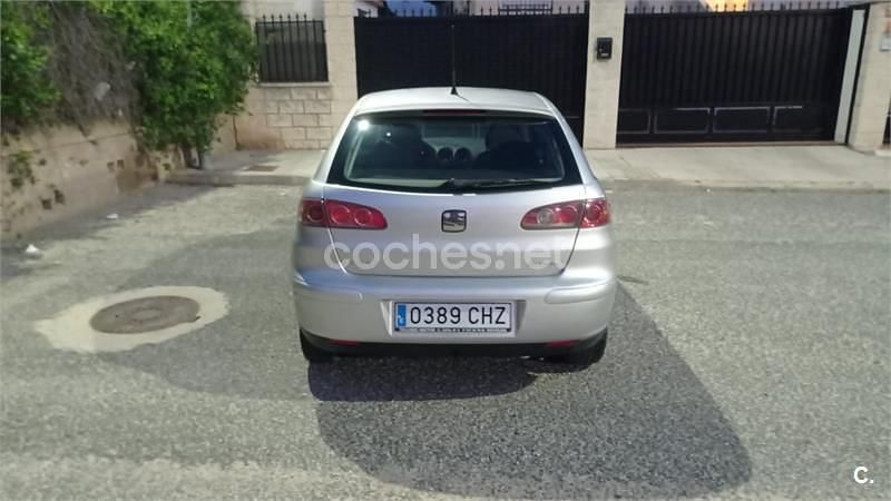Usado Seat Ibiza Stella 64 CV (47 kW) 2003 Gris / plata Utilitario