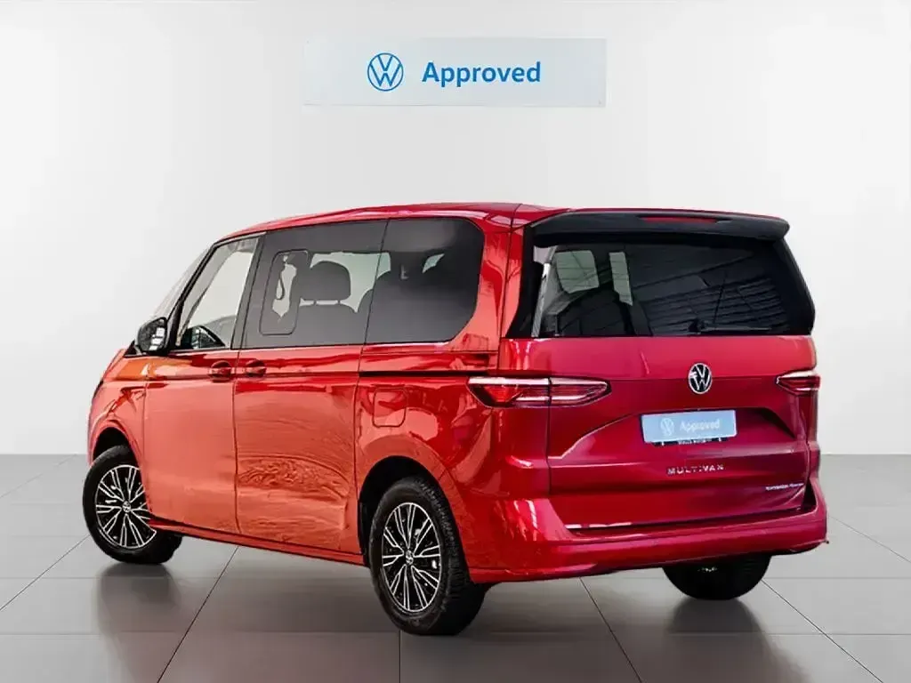 Usado VW Multivan Life 245 CV (180 kW) 2025 Rojo Monovolumen