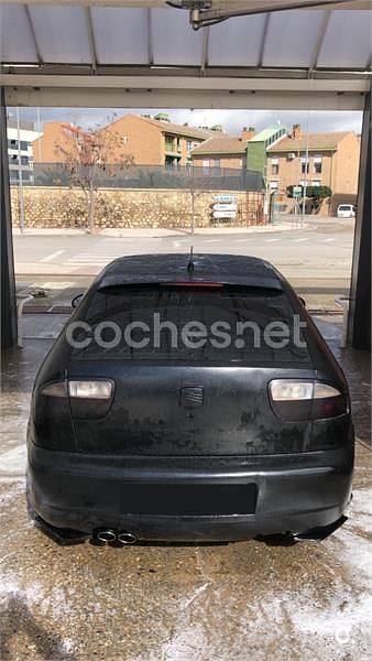 Usado Seat Leon FR 150 CV (110 kW) 2003 Negro Utilitario