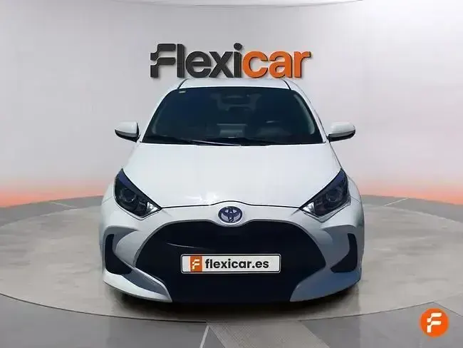 Usado Toyota Yaris Business Edition 116 CV (85 kW) 2025 Blanco Utilitario
