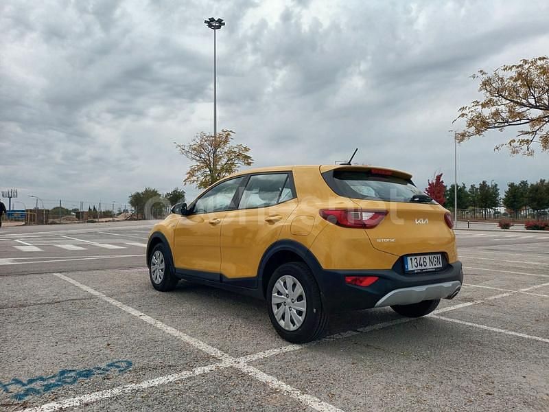 Usado Kia Stonic 84 CV (61 kW) 2023 Amarillo SUV