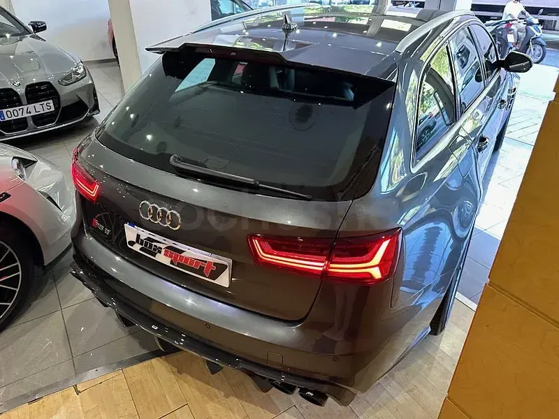 Usado Audi RS6 560 CV (411 kW) 2018 Gris / plata Familiar