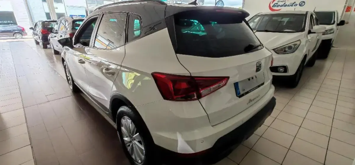 Usado Seat Arona Style 116 CV (85 kW) 2025 Blanco/negro SUV