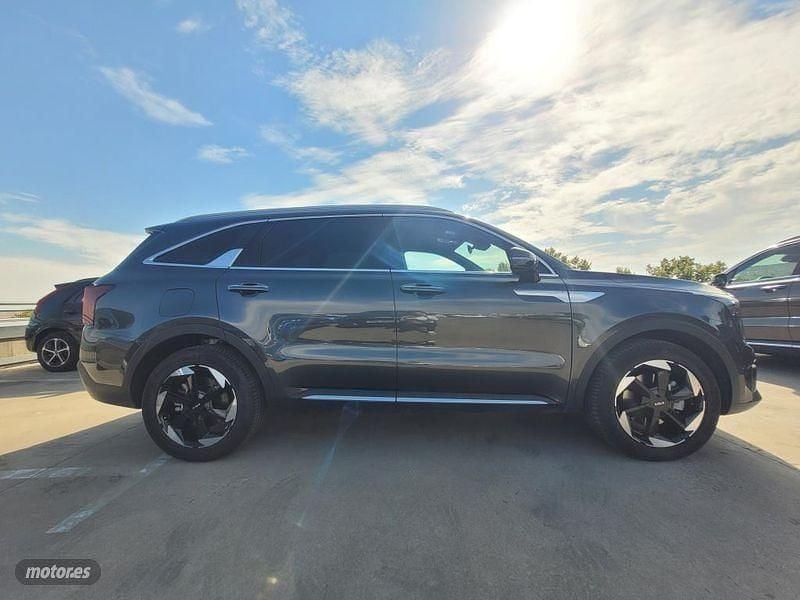 Usado Kia Sorento 252 CV (185 kW) 2025 Gris / plata SUV