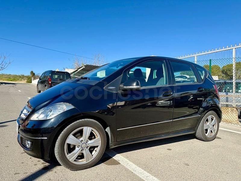 Usado Mercedes A180 Avantgarde 109 CV (80 kW) 2010 Negro Monovolumen