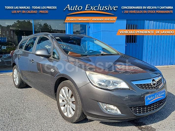 Gris / plata Usado 2011 Opel Astra Selective Familiar | 5490 € (Precio justo) - Imagen 1/4