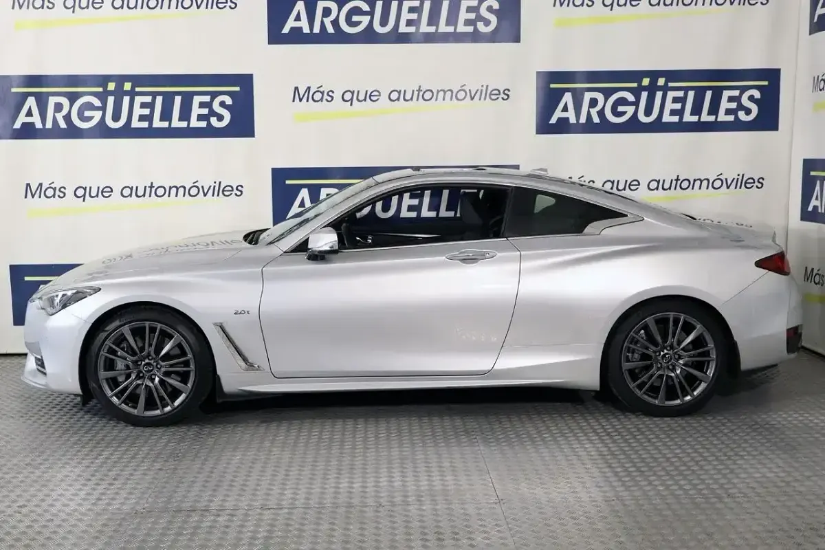 Usado Infiniti Q60 Premium 211 CV (155 kW) 2019 Gris / plata Coupe