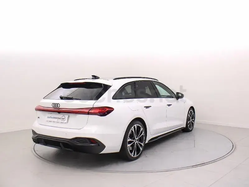 Usado Audi A5 Business 204 CV (150 kW) 2025 Blanco Familiar