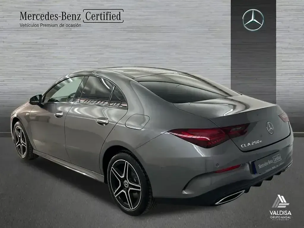 Usado Mercedes CLA250e AMG line 218 CV (160 kW) 2025 Gris montaña Coupe