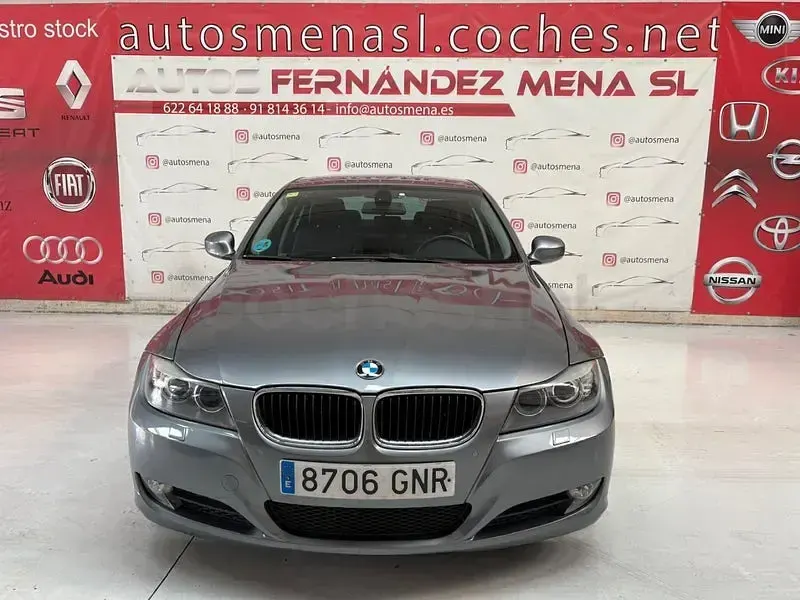 Usado BMW 318 143 CV (105 kW) 2009 Gris / plata Berlina