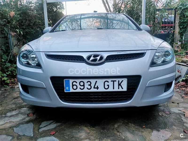 Usado Hyundai i30 Classic 90 CV (66 kW) 2010 Gris / plata Berlina