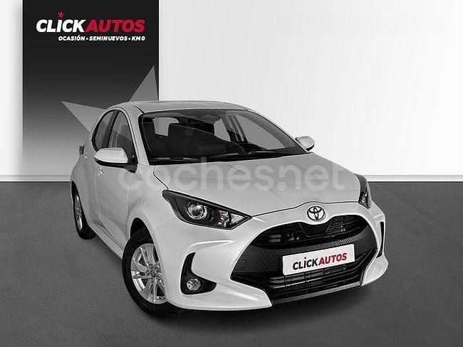 Usado Toyota Yaris Hybrid Active 120 CV (88 kW) 2024 Blanco Berlina