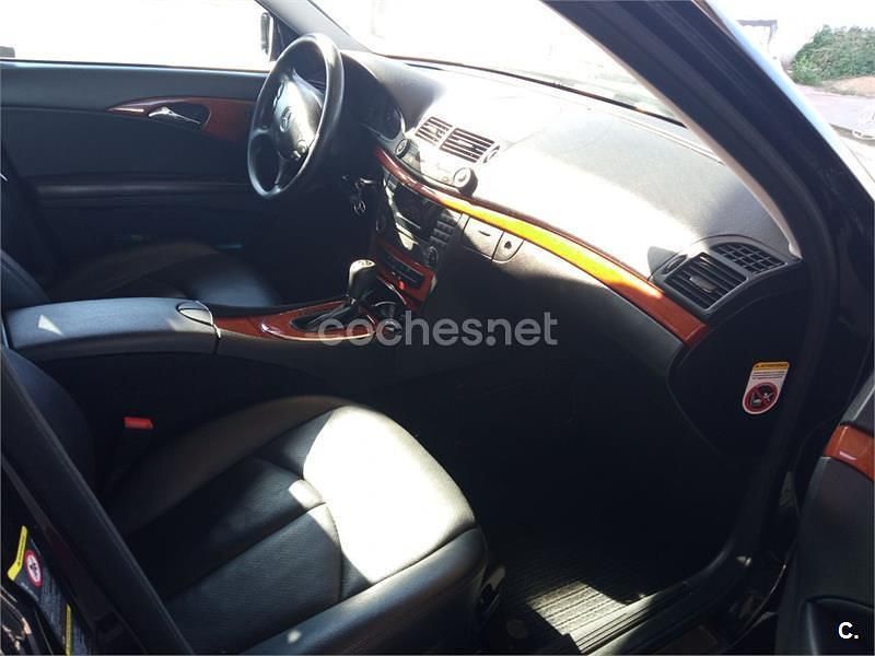 Usado Mercedes E200 Classic 136 CV (100 kW) 2008 Negro Berlina