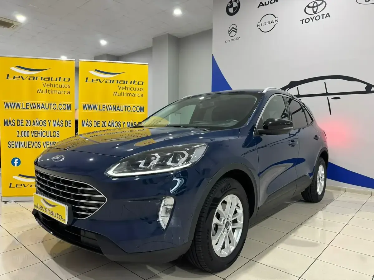 Usado Ford Kuga Titanium 191 CV (140 kW) 2022 Azul SUV