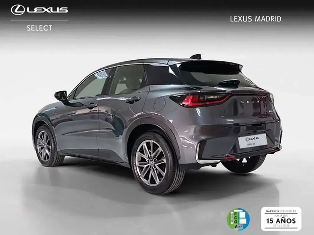 Usado Lexus LBX 136 CV (100 kW) 2025 Gris SUV