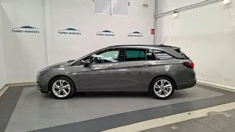 Usado Opel Astra Ultimate 145 CV (106 kW) 2021 Gris / plata Familiar