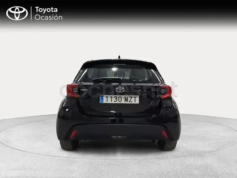Usado Toyota Yaris Hybrid Active 116 CV (85 kW) 2025 Negro Berlina