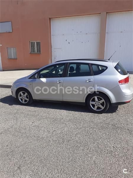 Usado Seat Altea XL Reference 105 CV (77 kW) 2012 Gris / plata Monovolumen