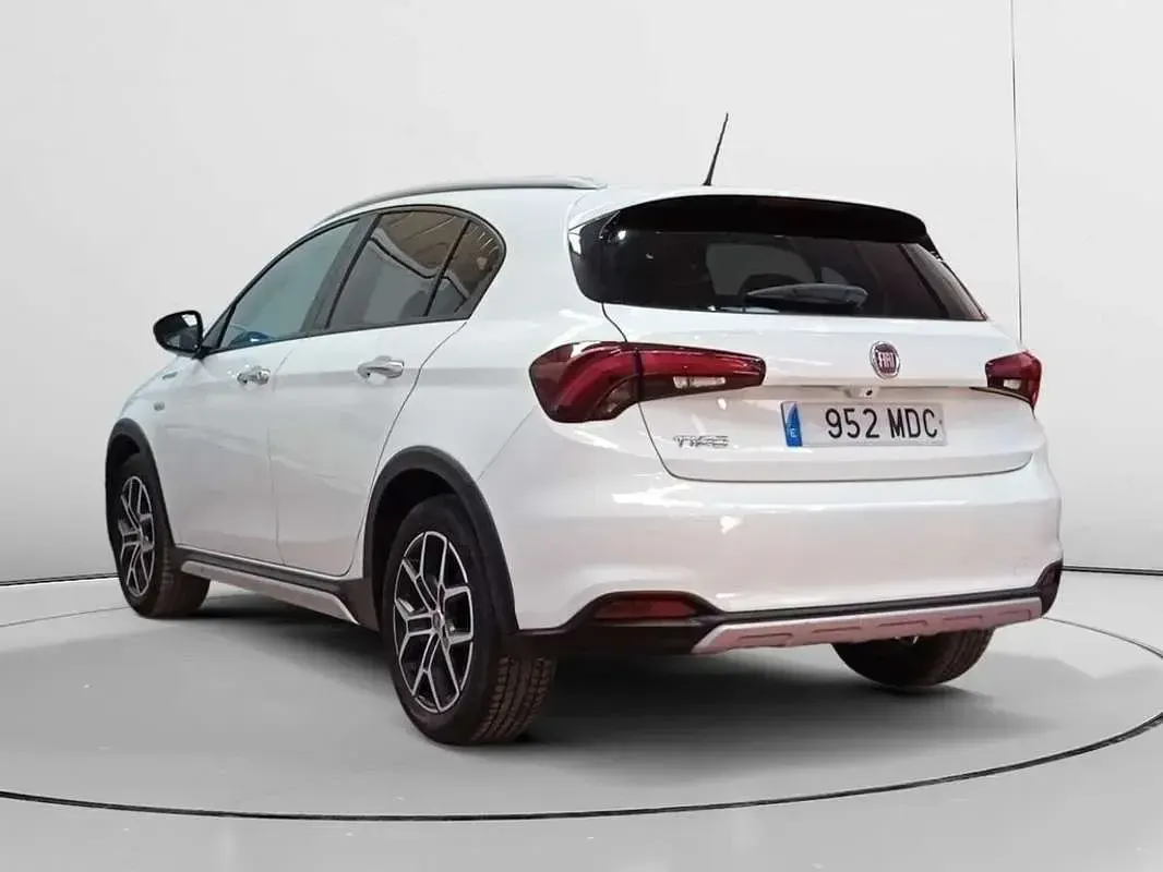 Usado Fiat Tipo Cross 99 CV (72 kW) 2022 Blanco Utilitario